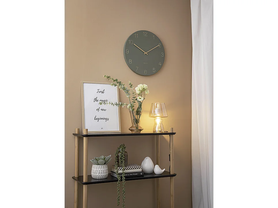 Horloge en métal chiffres gravés Charm