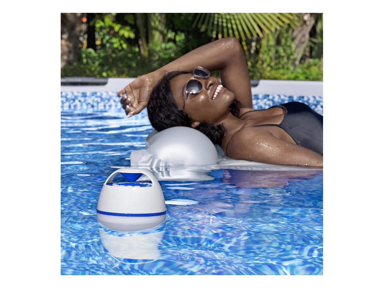 Altavoz Bluetooth LED Flotante Bestway Flowclear MusicWave Resistente al Agua con 6 Horas de Autonomía