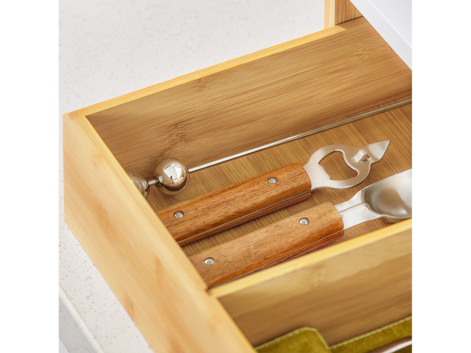 SoBuy KCR07-WN Étagère Micro Ondes, Support de Four Micro-Onde Amovible Rangement de Cuisine avec 2 étagères, 1 Tiroir et 1 Porte-torchon