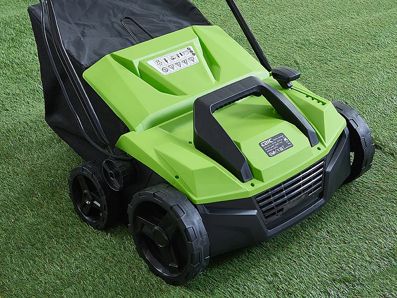 Peinador aspirador eléctrico para césped artificial - GRAMI