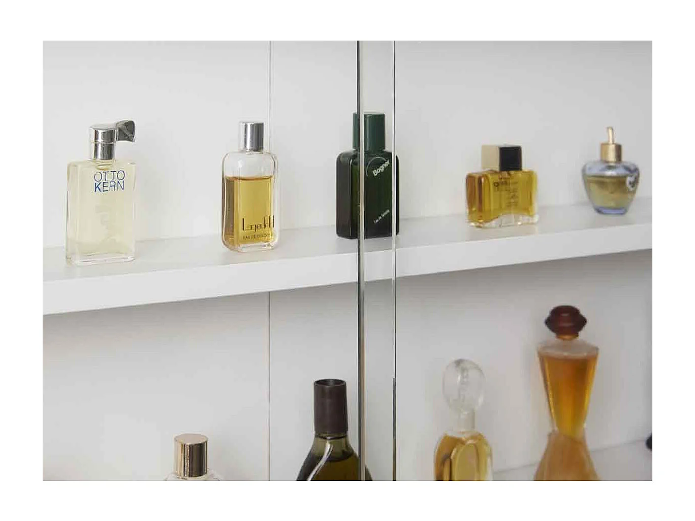 Vitrine Murale Collection "Sacuma" 83cm Gris & Blanc