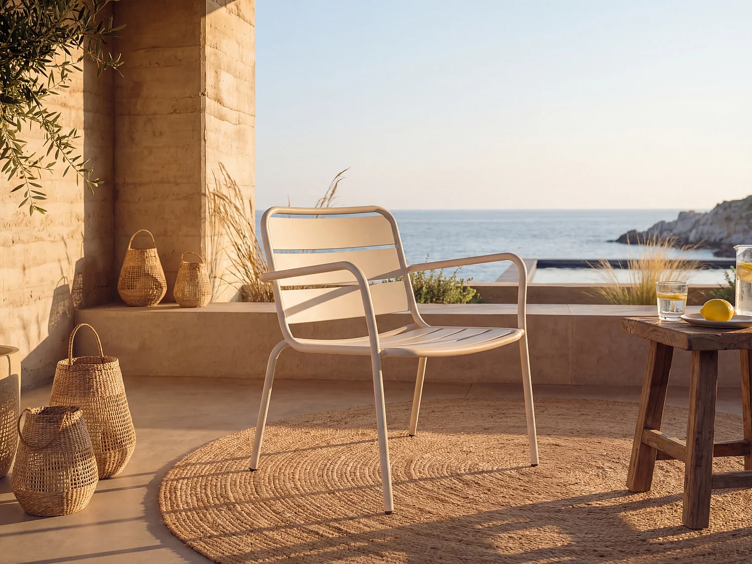 Fauteuil bas de jardin empilable en métal - Beige - MIRMANDE de MYLIA