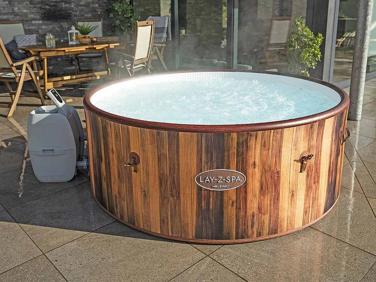 Kit spa gonflable Bestway Lay-Z-Spa Helsinki rond Airjet 5/7 places + 6 filtres + Kit de nettoyage + Kit de traitement au brome