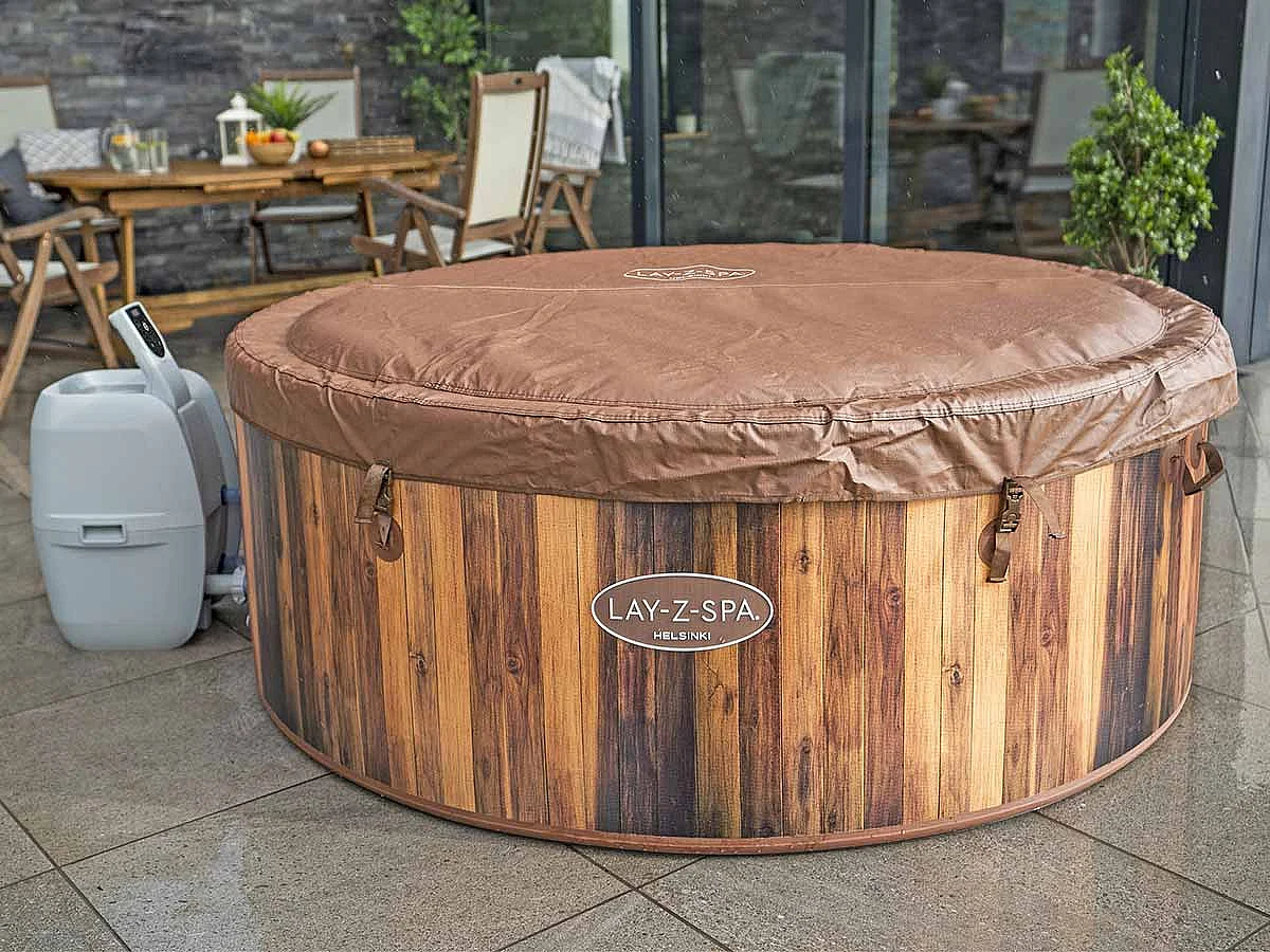 Kit spa gonflable Bestway Lay-Z-Spa Helsinki rond Airjet 5/7 places + 6 filtres + Kit de nettoyage + Kit de traitement au brome