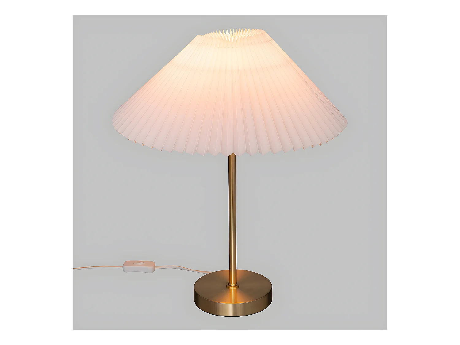 Tischlampe mit plissiertem Lampenschirm 37 x 47 cm