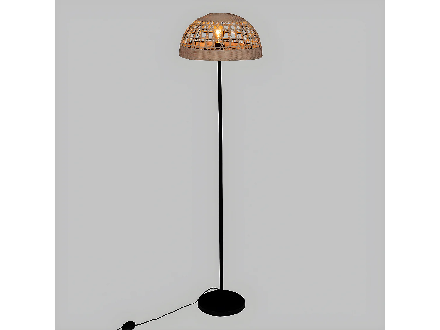Lampadaire en métal Noir et abat-jour en Rotin H 150.5 cm