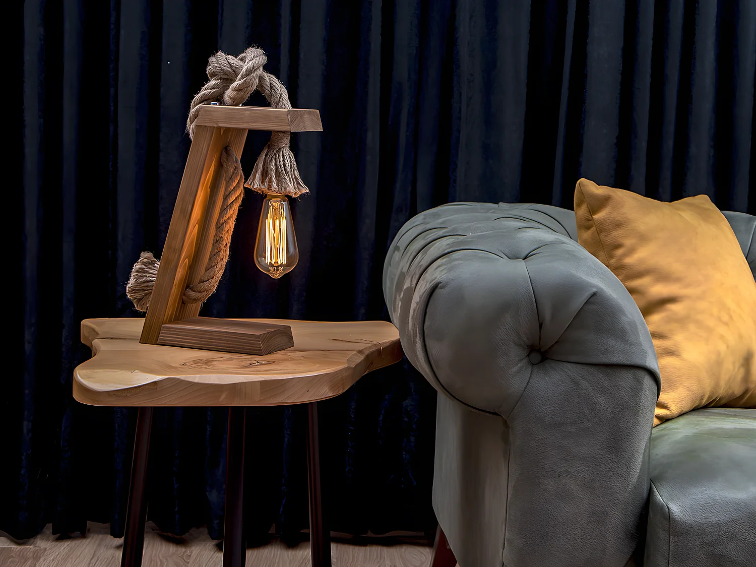 Lampe à poser en bois de sapin faite à la main - H. 35 cm - KARATAS