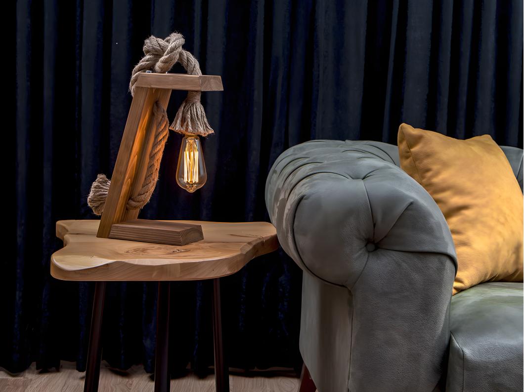 Lampa stołowa KARATAS z drewna sosnowego – ręcznie robiona – wysokość 35 cm