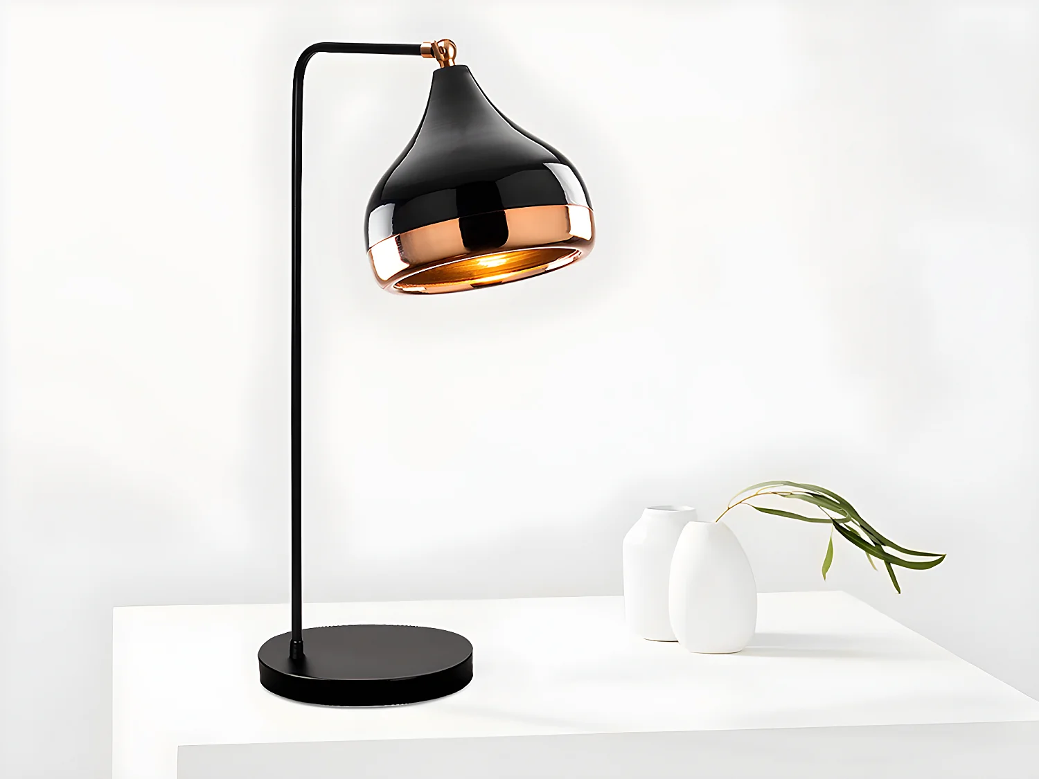 Lampe à poser orientable en métal - D. 17 x H. 52 cm - Noir et cuivré - YILDO
