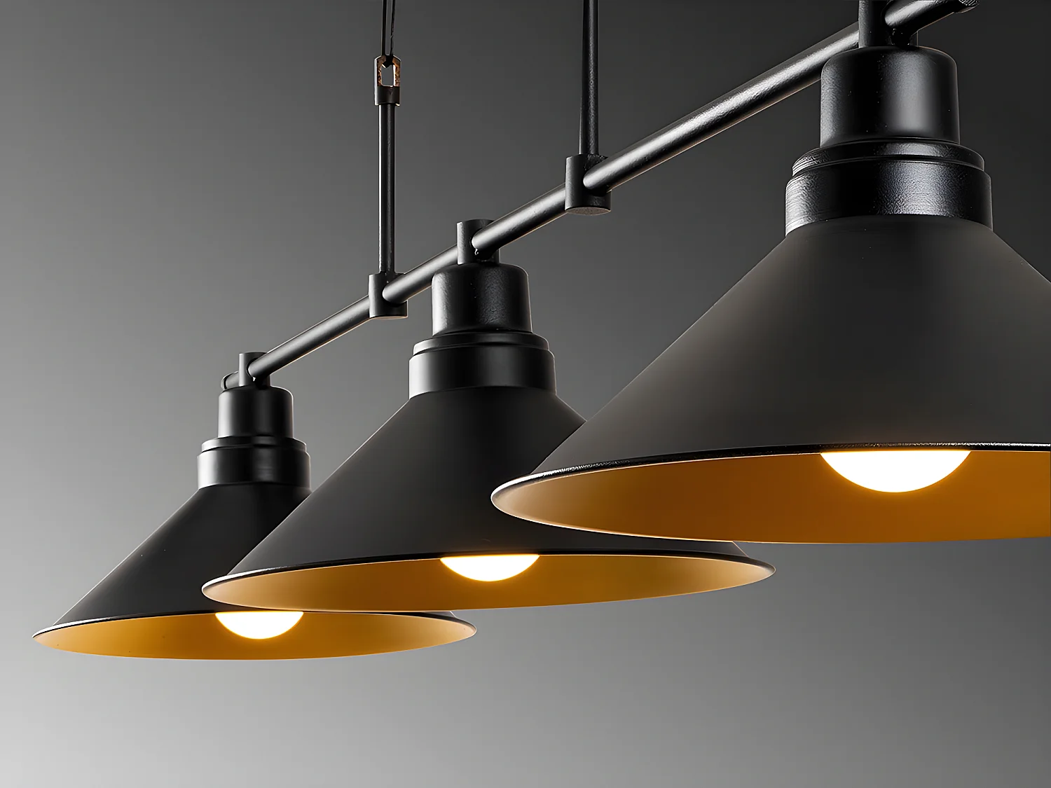 Metalowa lampa wisząca SIVANI w industrialnym stylu – 3 abażury – 108 × 55 cm (szer. × wys.) – kolor czarny