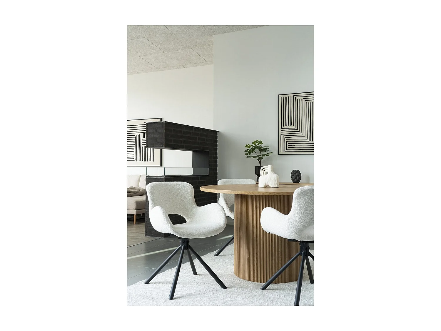 Amorim eetkamerstoel bouclé draaifunctie off-white.