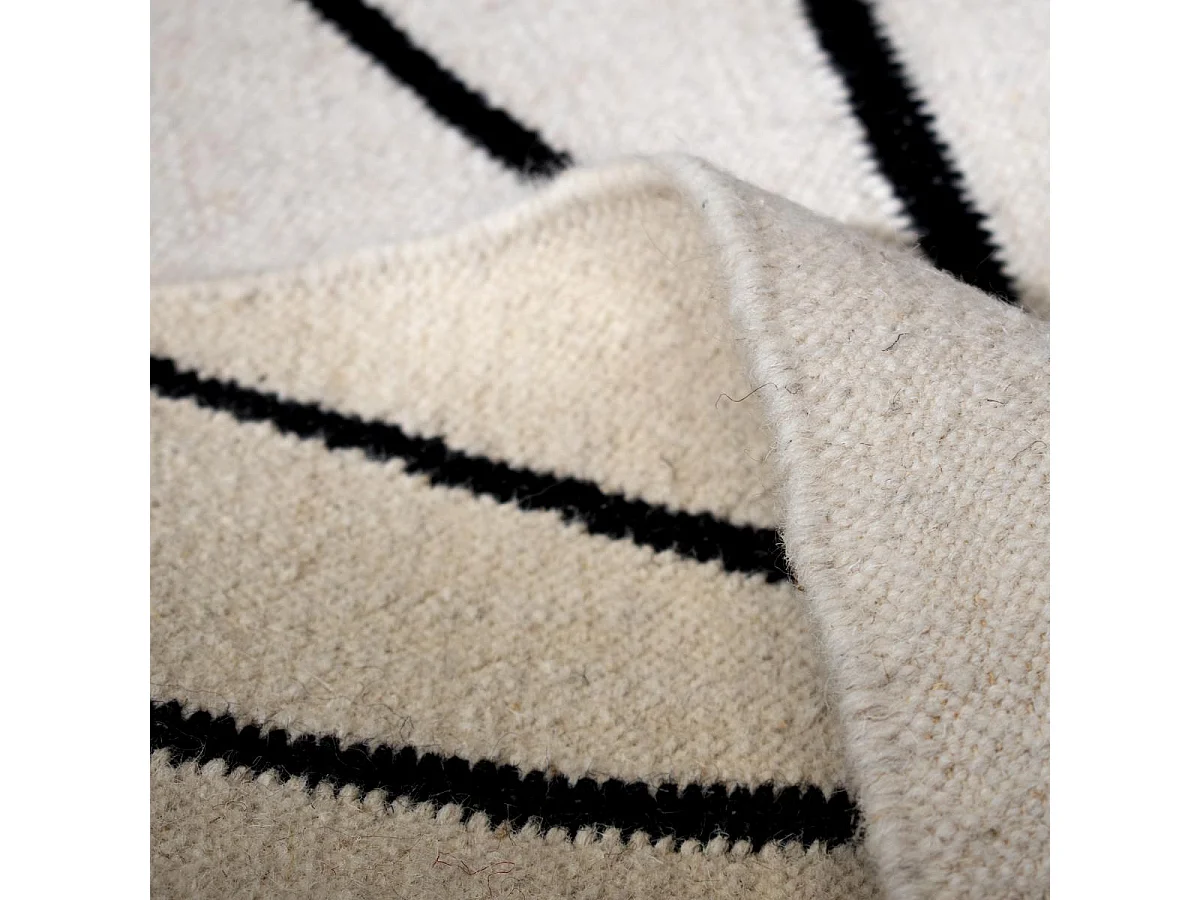 tapis salle à manger 200x300 fait main en laine beige et noir motif scandinave