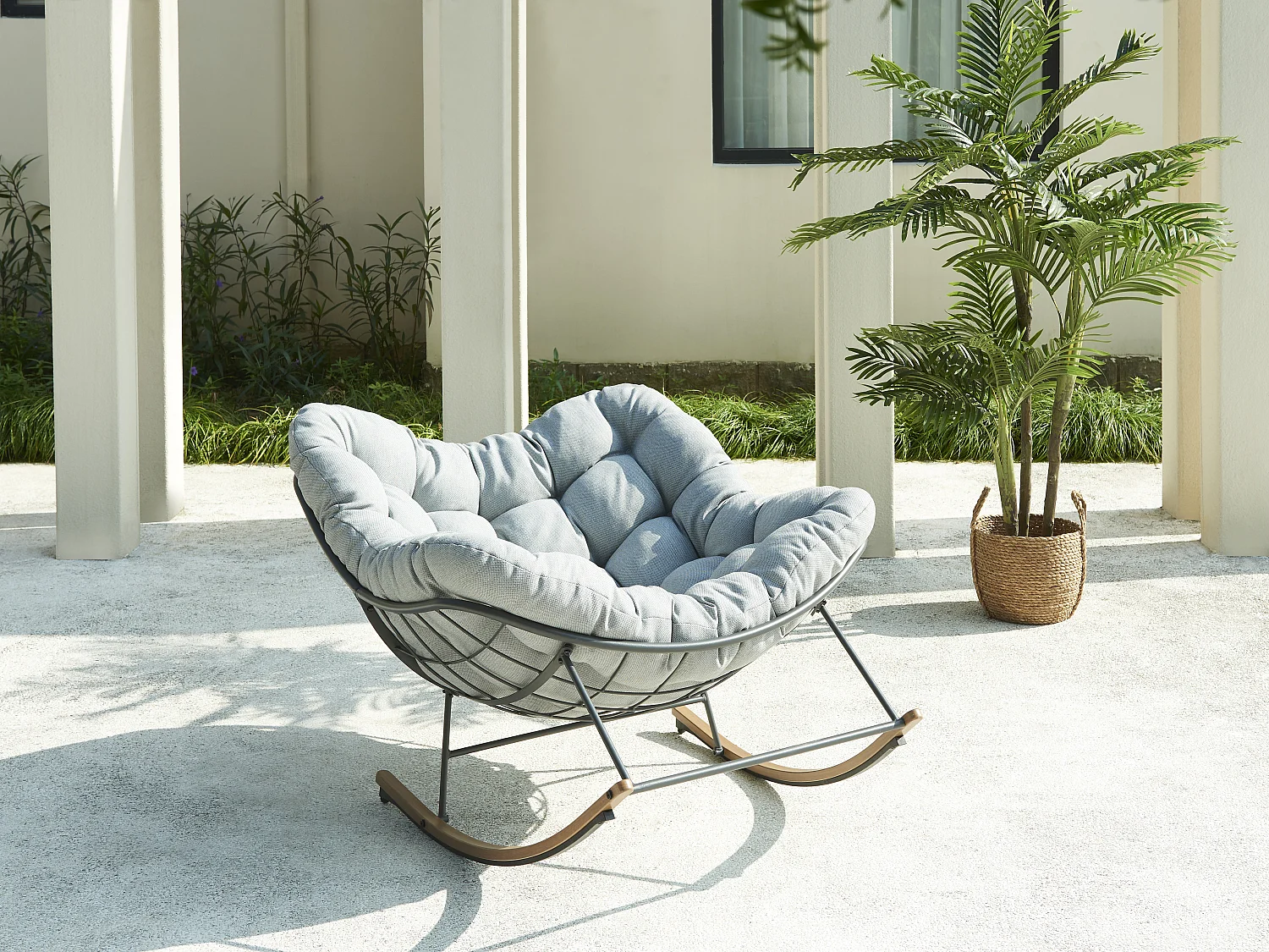 Fauteuil de jardin à bascule en acier - Noir et coussin gris - LIZARO de MYLIA