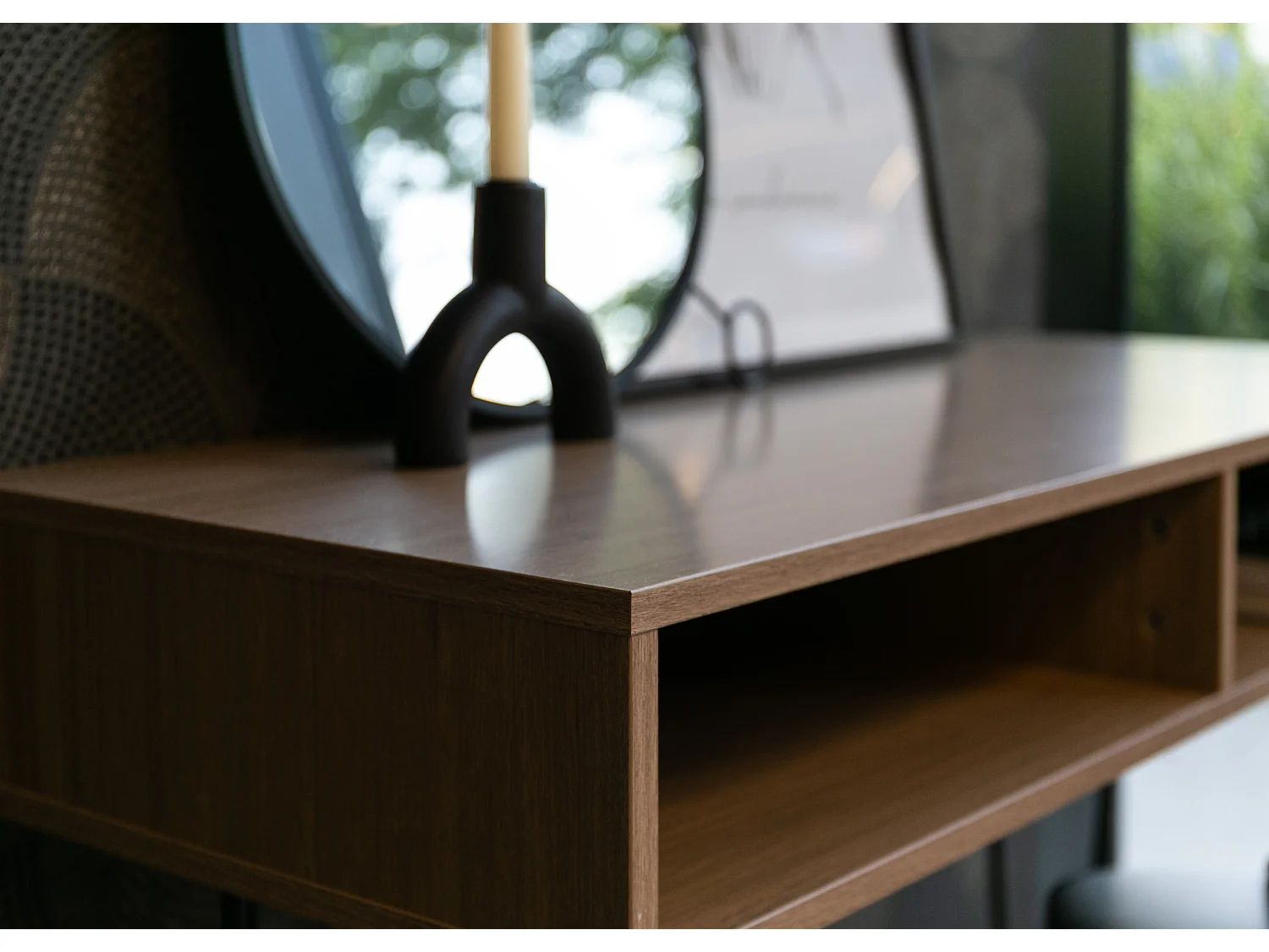 Schreibtisch - Bürotisch in Nussbaum / Schwarz mit 2 offenen Fächern und Metallbeinen, 100x40 cm - ORIANIS