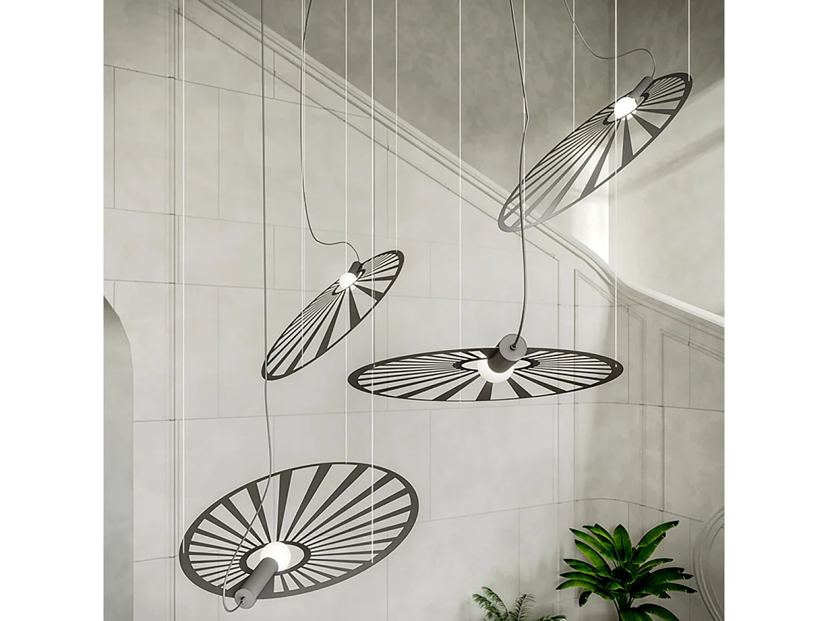 Hanglampen Lehdet Minimalistisch Van  - 1 Lichtbronnen - L.110 X H.150 Cm - Zwart