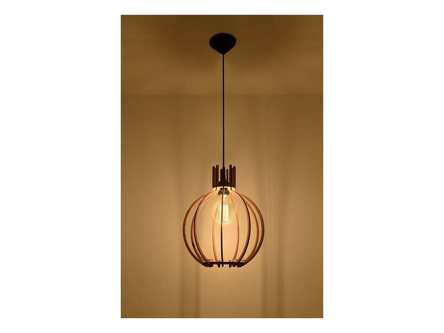 Lampada a sospensione in filo di legno naturale E27 Lámpara colgante con marco de alambre Madera natural E27