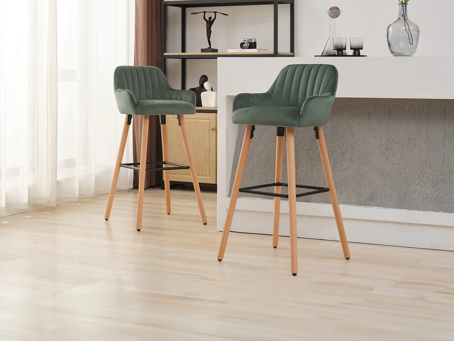 Conjunto de 2 bancos altos em veludo e pés em madeira de faia verde-escuro - ELEANA