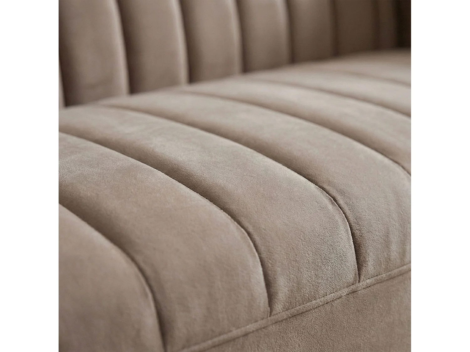 Canapé moderne 2 places à coutures verticales Sacramento Velours Taupe