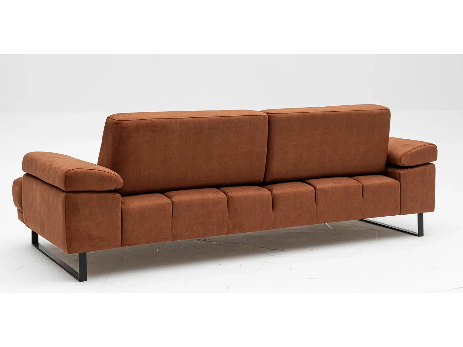 Moderne 3-zits rechte bank zacht oranje stof zwart metalen poten Kustone 239 cm