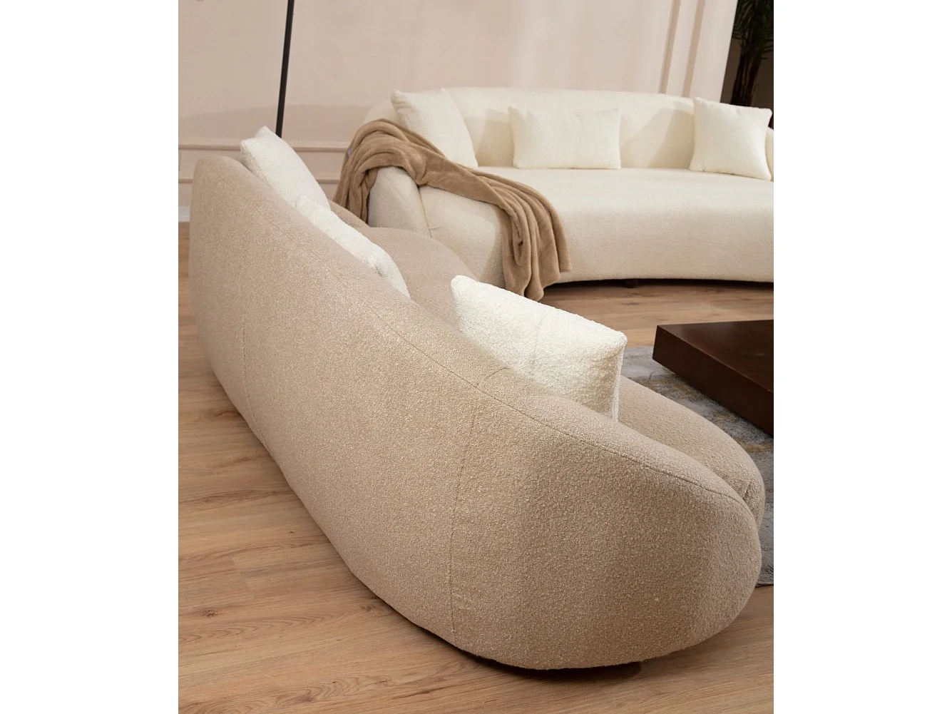 Sofá Altadena 353, De color marrón claro, 230x94x75cm, Tapiz, Patas: Metal