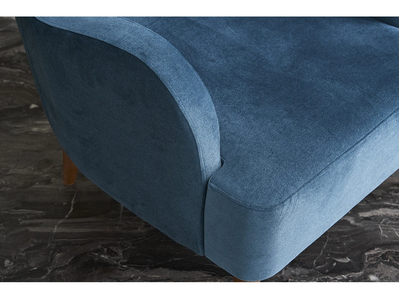 Poltrona Elegante – 73x87x80 cm – Azul – Tecido de Veludo e Madeira de Carpa