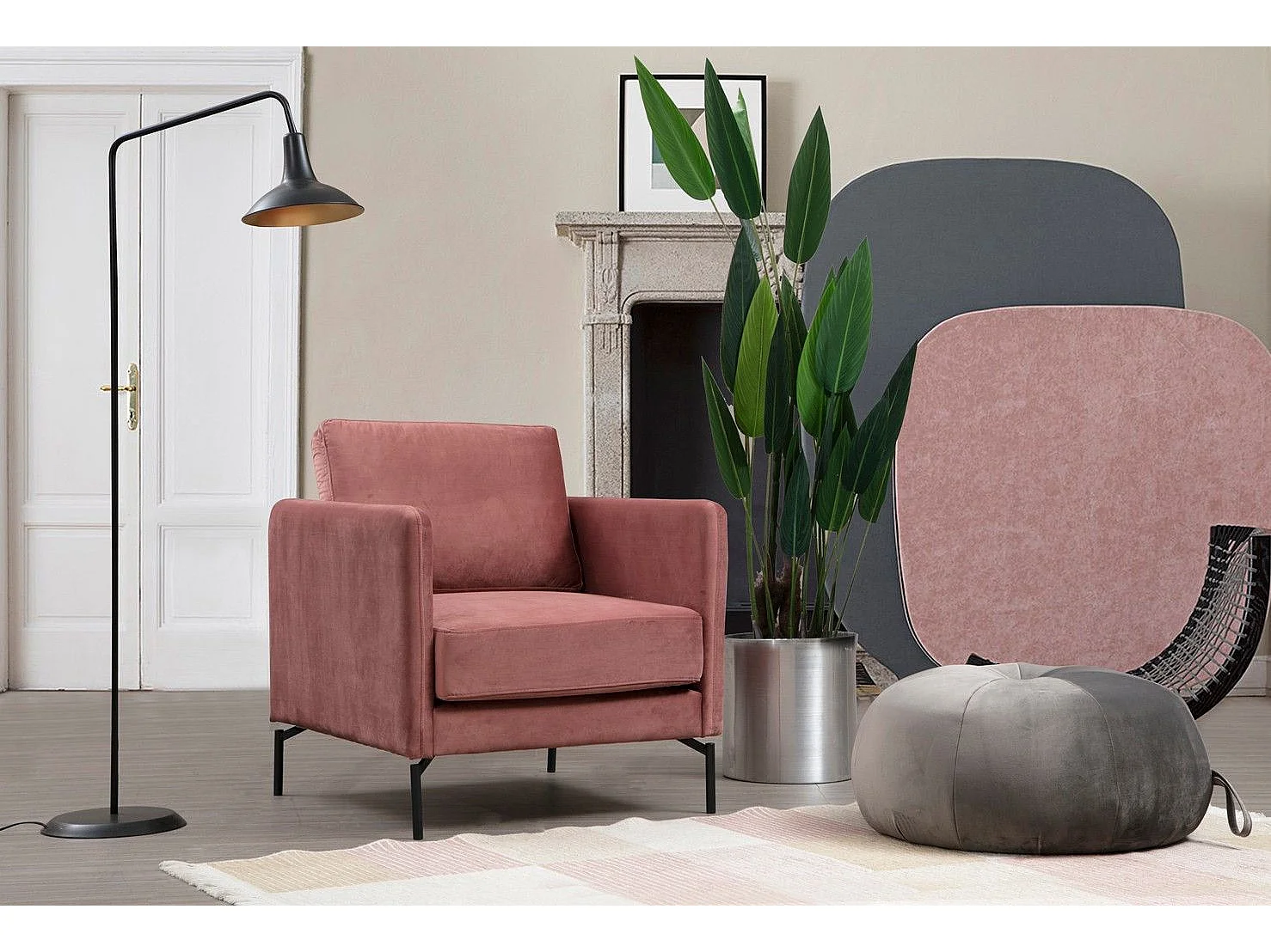 Eleganter rosa Sessel, Rahmen aus Buchenholz und Spanplatte, 81 x 87 x 90 cm | 100 % weicher Polyesterstoff, mattschwarze Metallbeine | Perf