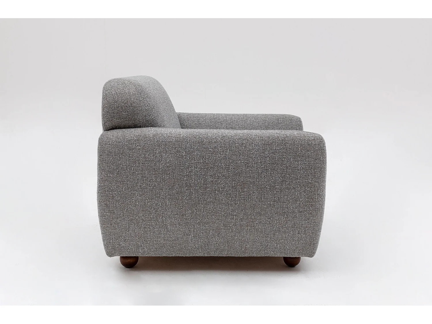 Poltrona Elegante, Cinza Claro, 90 x 86 x 86 cm | Estrutura em madeira de faia e aglomerado, 100% poliéster, pernas em nogueira | Perfeita para decora