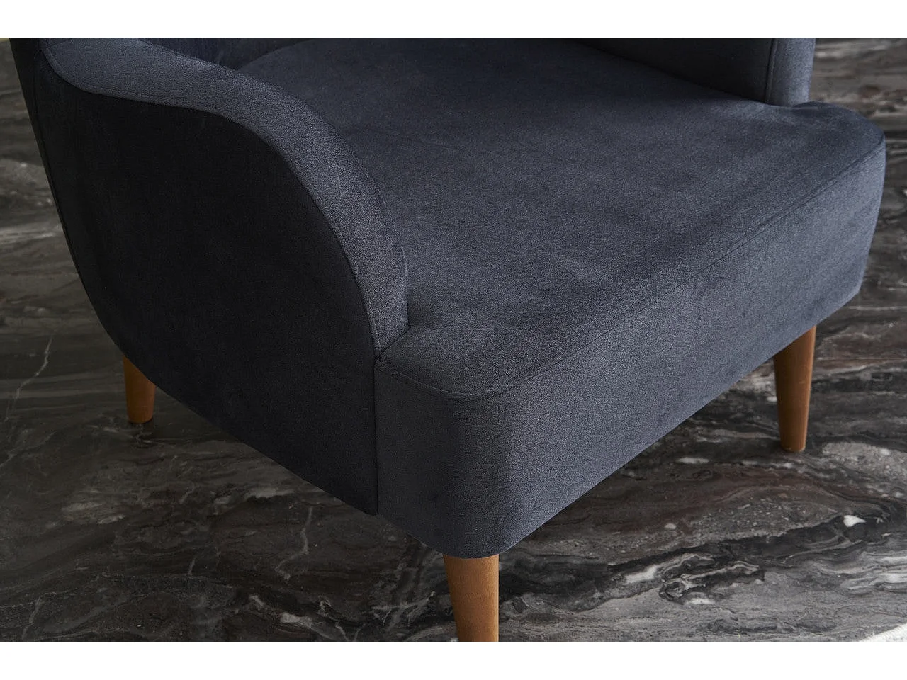 Poltrona Elegante – 73 x 87 x 80 cm – Antracite – Madeira de Carpa e Faia