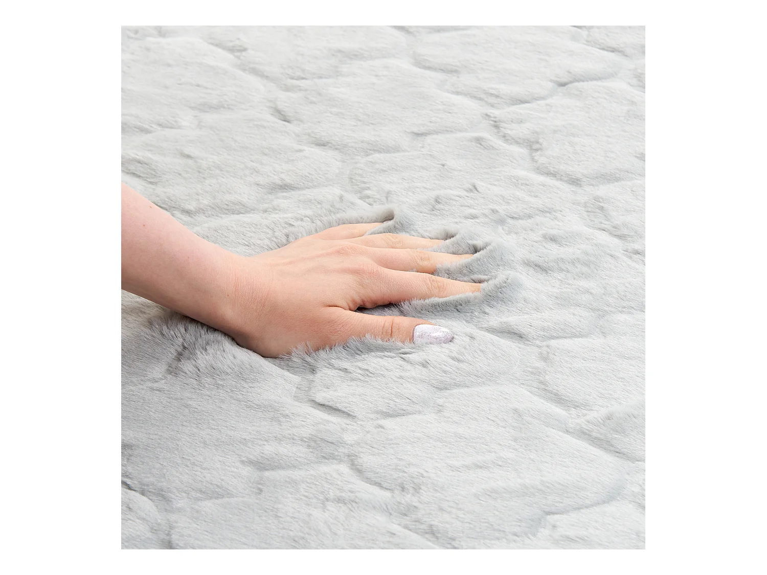 Tapis en fausse fourrure GHARO Gris clair 80 x 150 cm