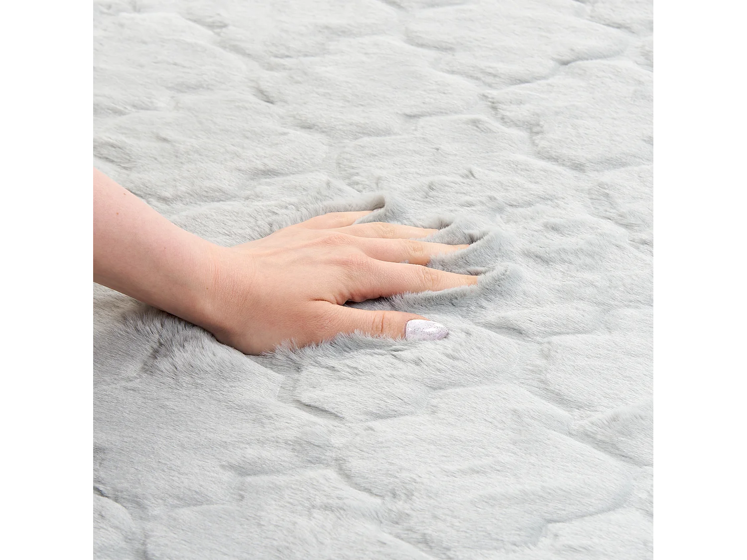 Tapis en fausse fourrure GHARO Gris clair 160 x 230 cm