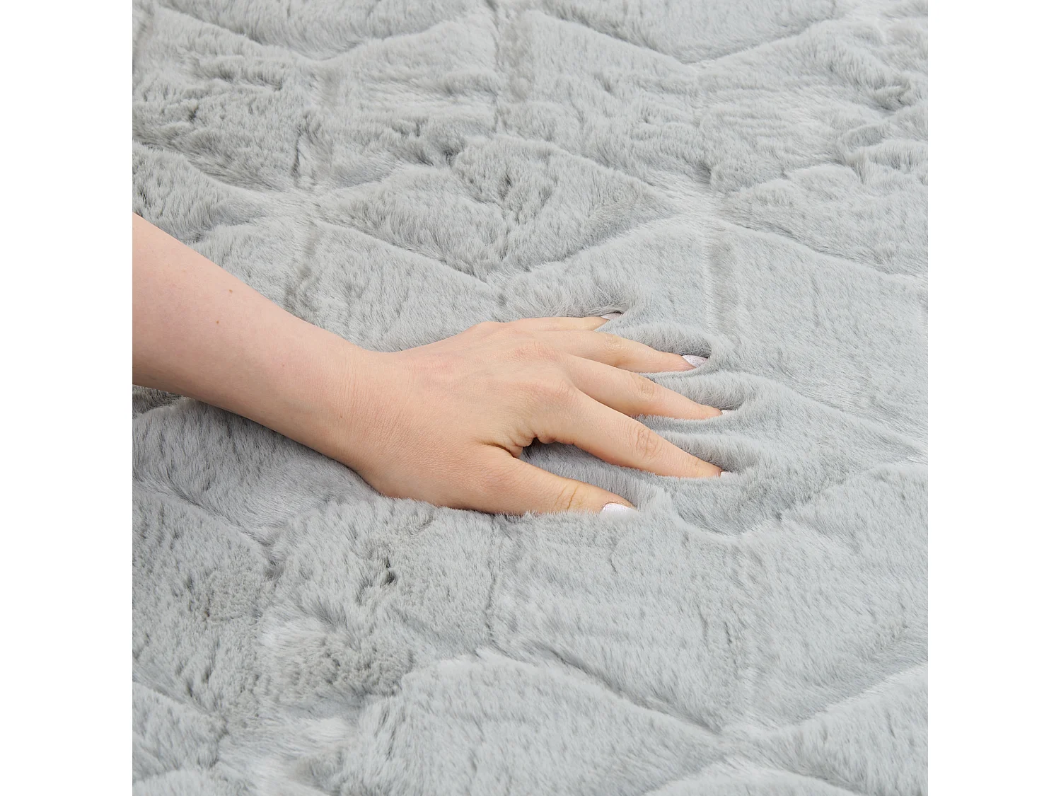 Tapis en fausse fourrure THATTA Gris clair 80 x 150 cm