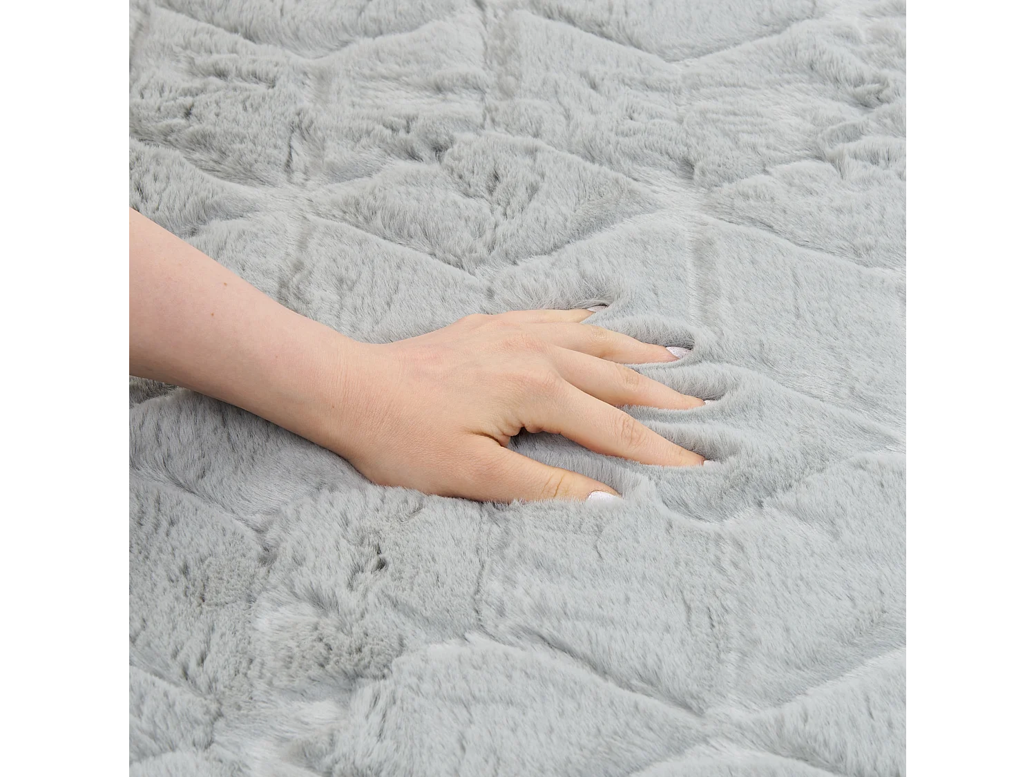 Tapis en fausse fourrure THATTA Gris clair 80 x 150 cm