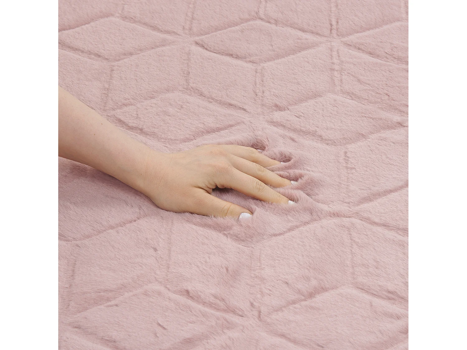 Tapis en fausse fourrure de lapin 80 x 150 cm rose THATTA