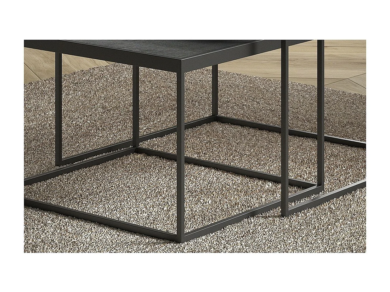 Vierkante zwarte houten salontafel uit de QUEEN collectie. Meubel in industriële stijl.