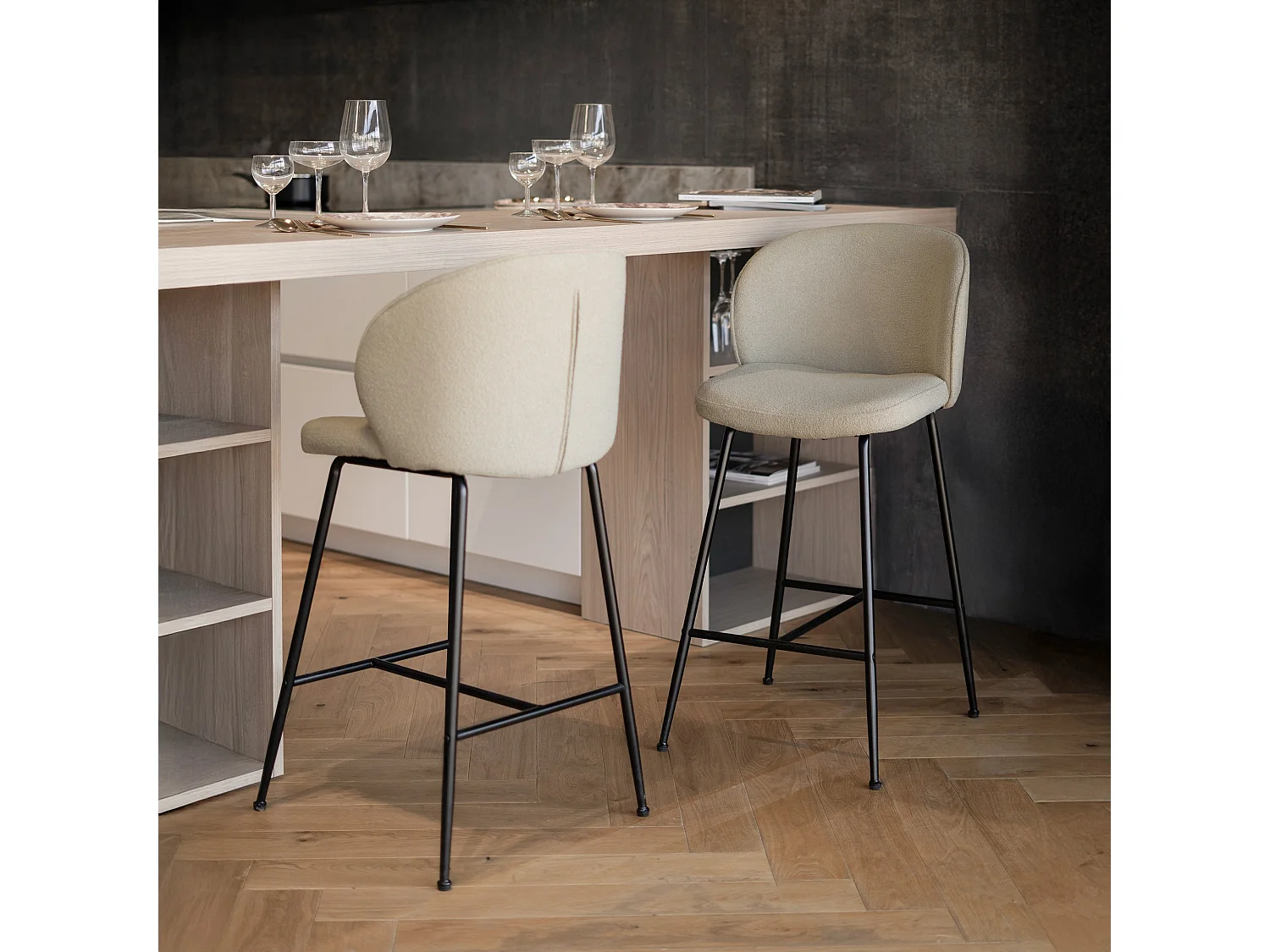 Lot de 2 chaises pour îlot central 66 cm en tissu bouclé beige - Groom