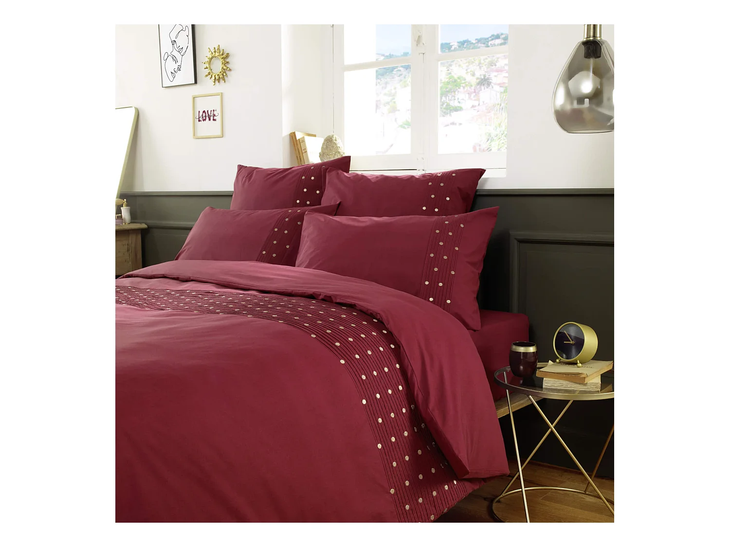 Housse de couette brodée plis religieuses bordeaux 260x240 cm