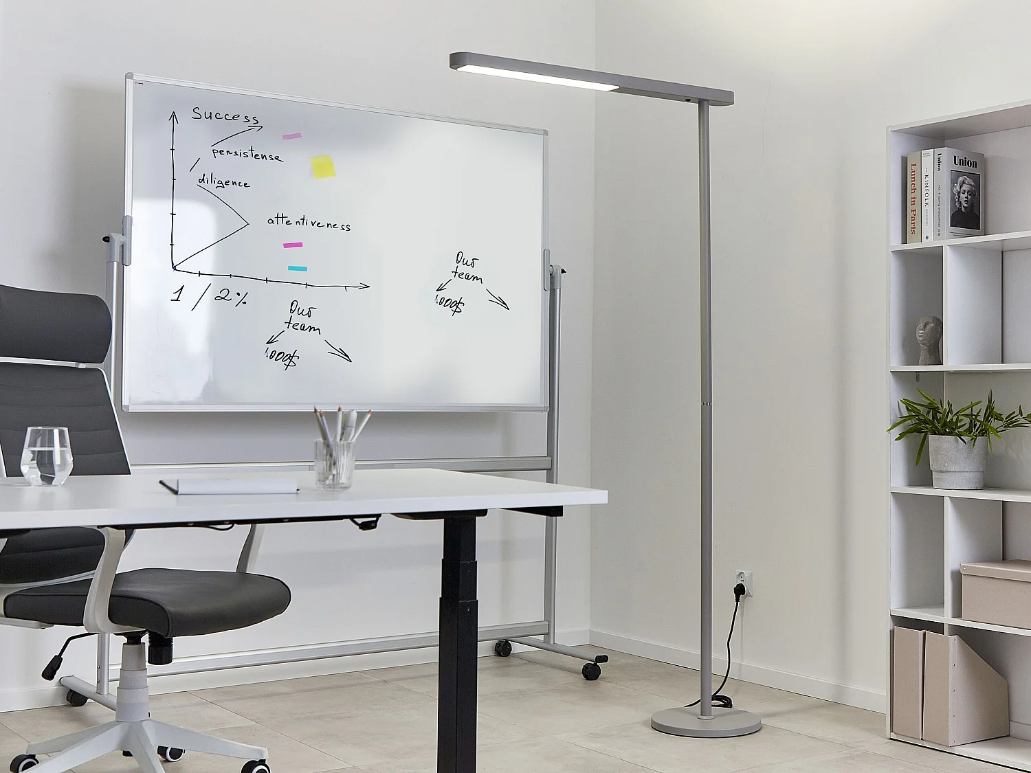 LED-Stehlampe Metall silber 186cm eckig mit langem Kabel und Schalter Perseus