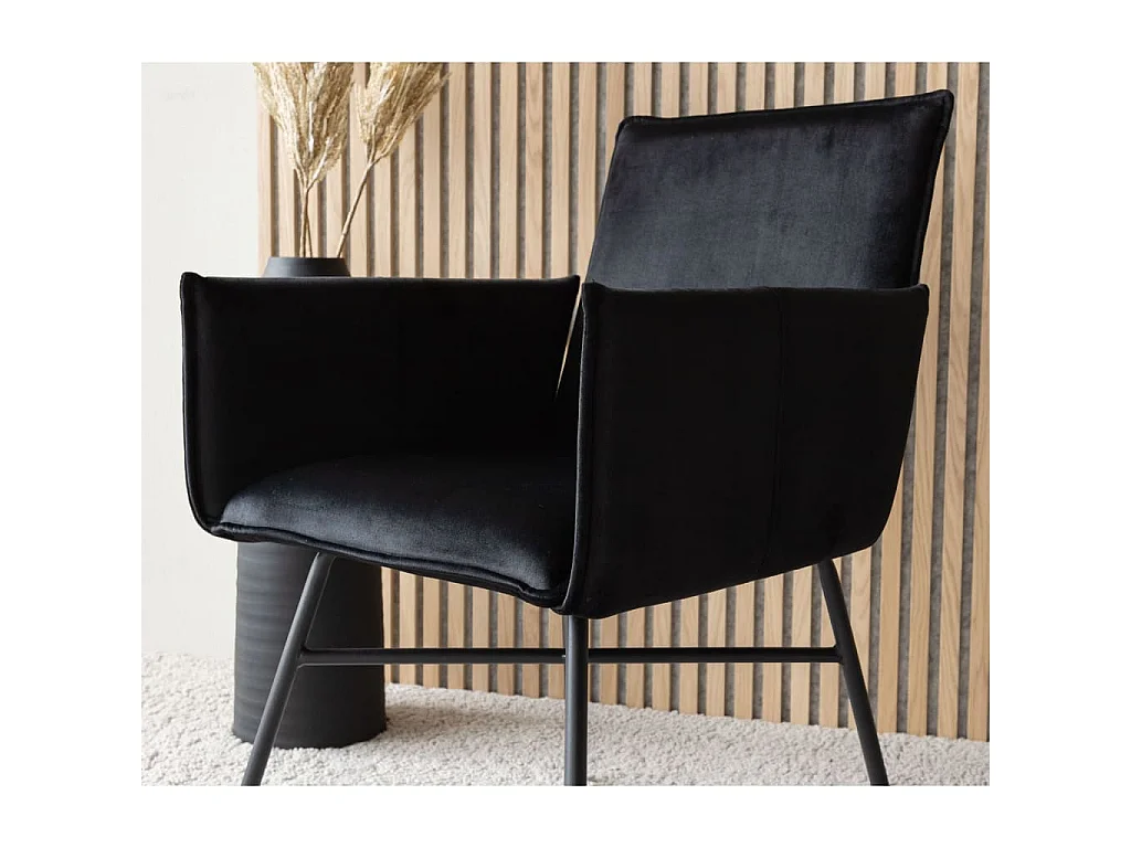 Petra Esszimmerstuhl mit Armlehne, Velour schwarz.