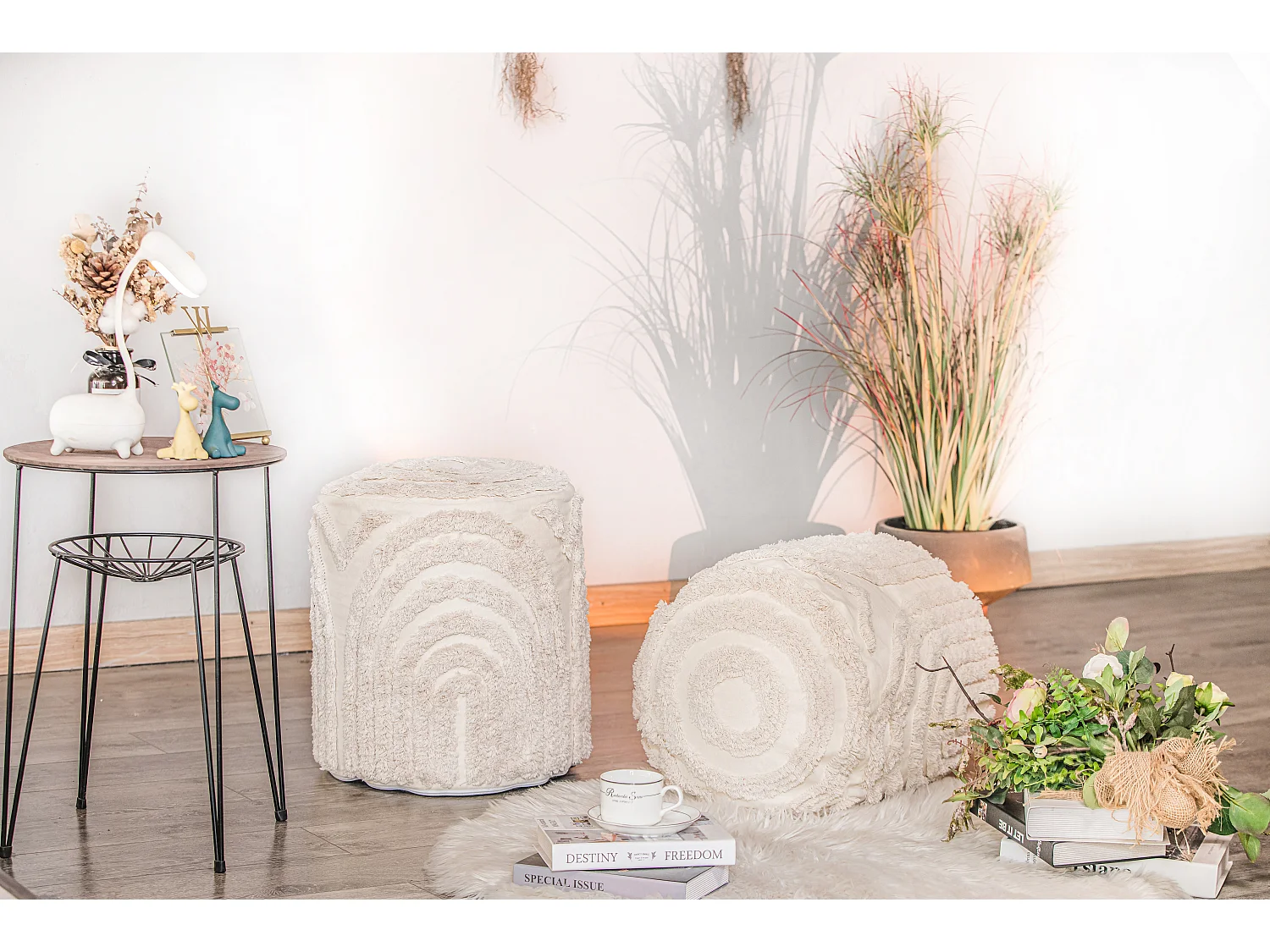 Pouf en tissu beige style scandinave