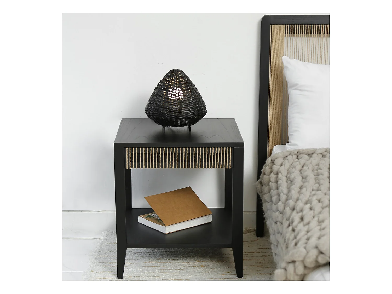 Slavia, table d'appoint carrée deux plateaux,  en bois  et loom, noir et naturel