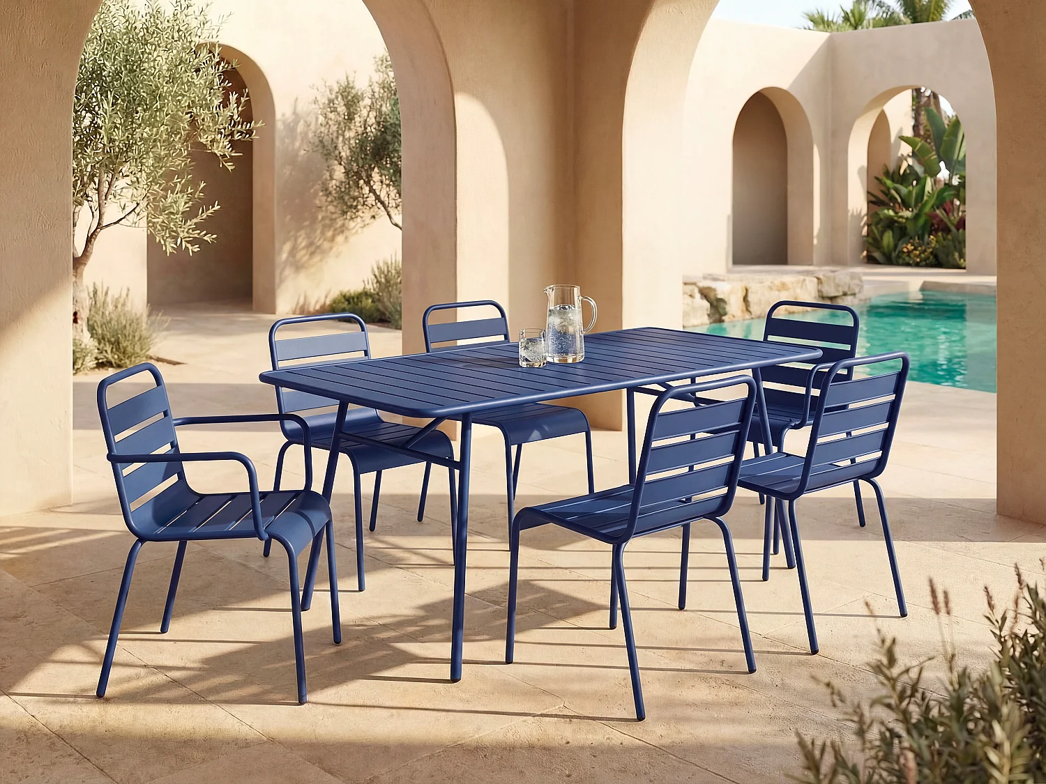 Salle à manger de jardin en métal - une table L.160 cm avec 2 fauteuils empilables et 4 chaises empilables - Bleu nuit - MIRMANDE de MYLIA