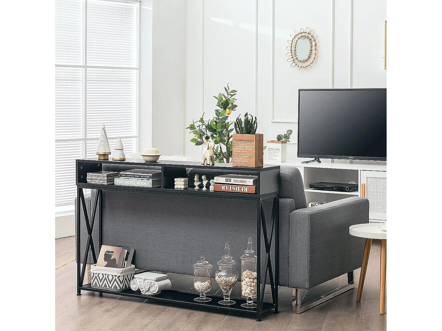 Konsolentisch mit offnen Fächern