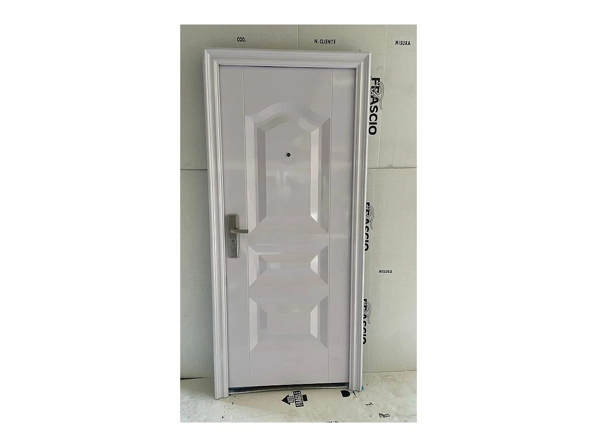 Porte d'entrée blanche Modèle 32, version droite