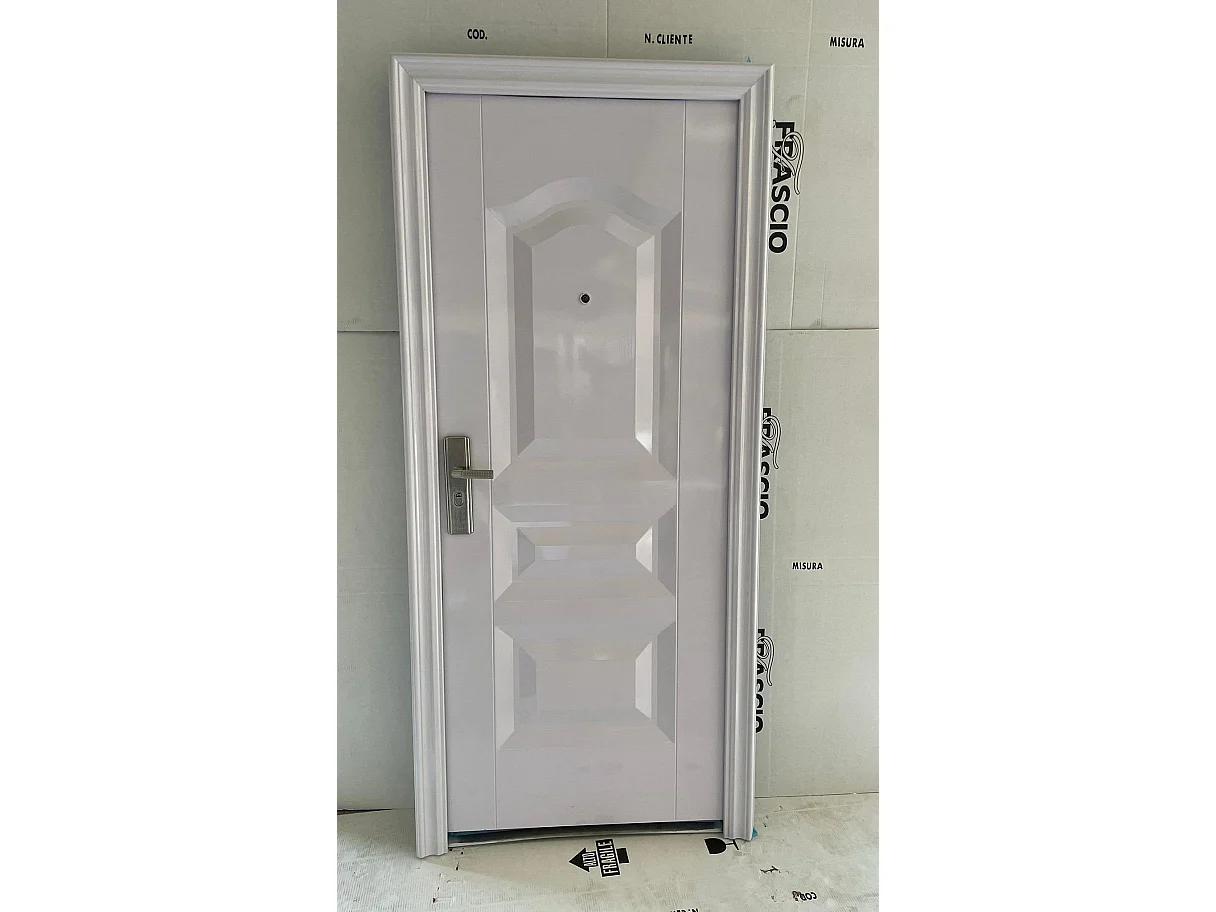 Porte d'entrée blanche Modèle 32, version droite