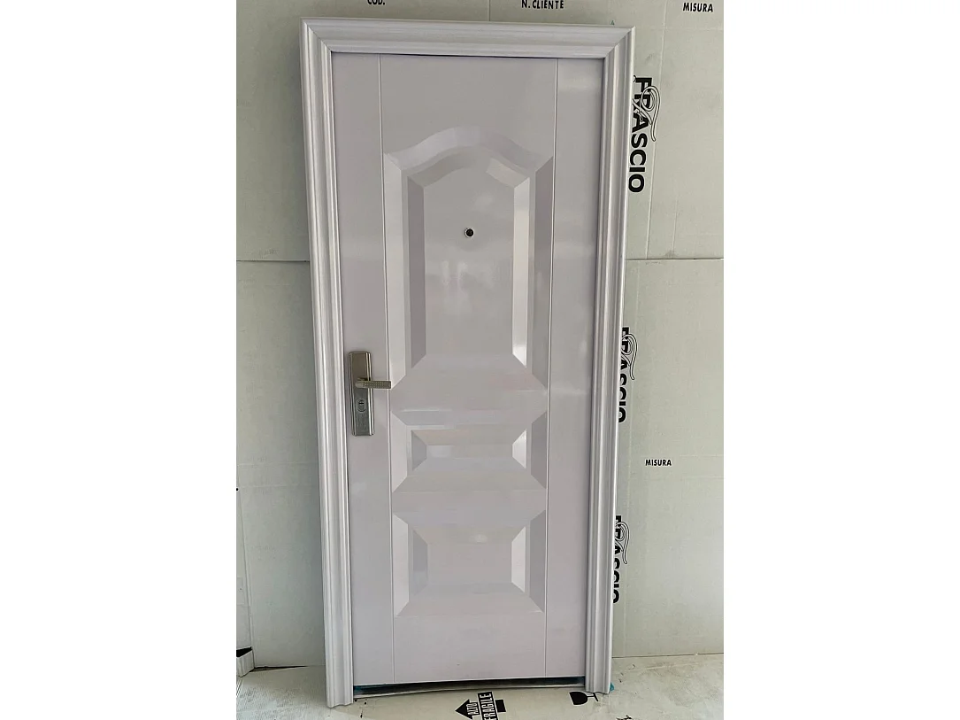 Porte d'entrée blanche Modèle 32, version droite