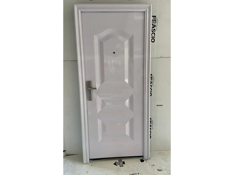 Porte d'entrée blanche Modèle 32, version droite