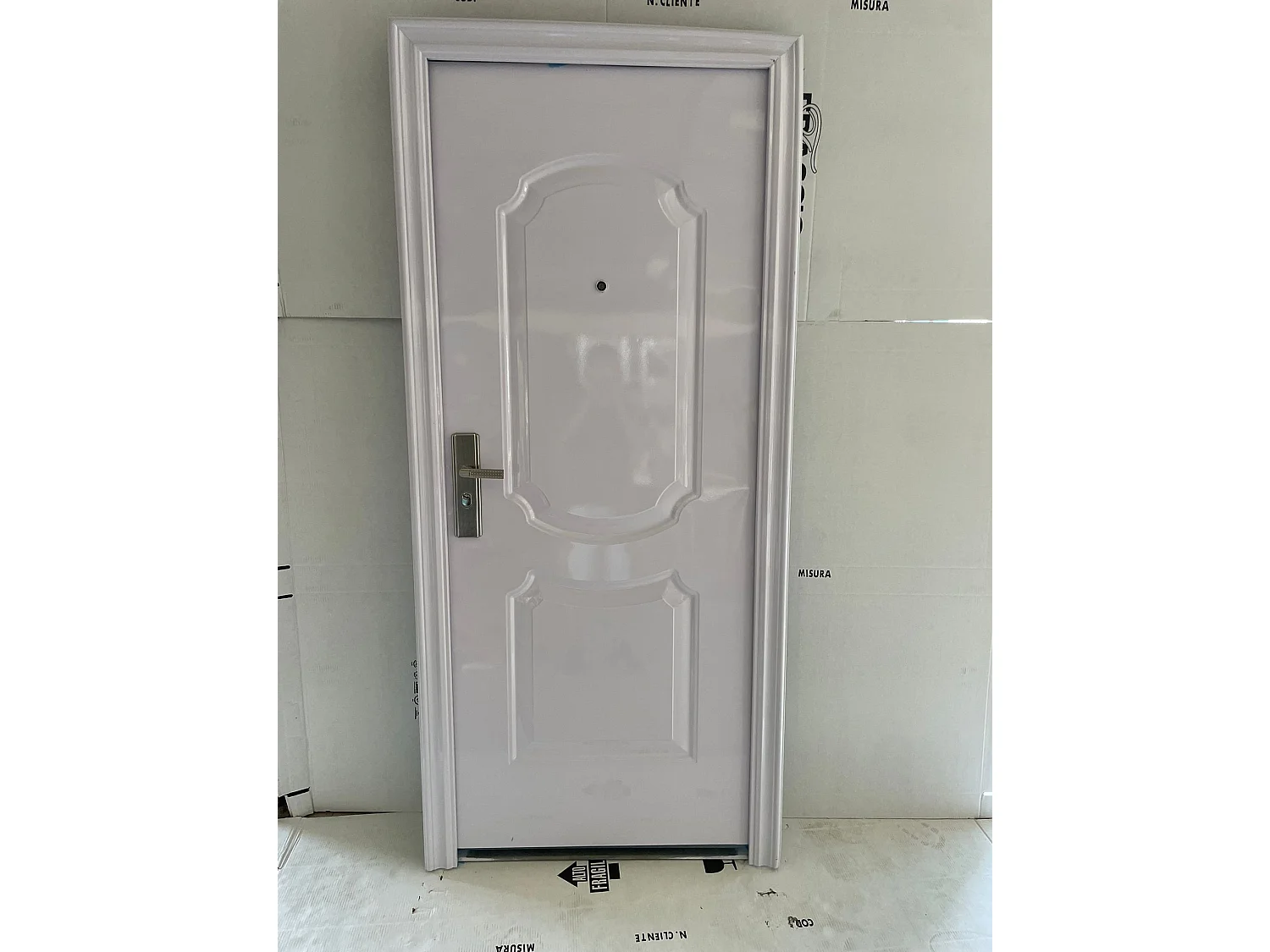 Eingangstür Modell 31 in der Farbe Weiß, rechte Ausführung