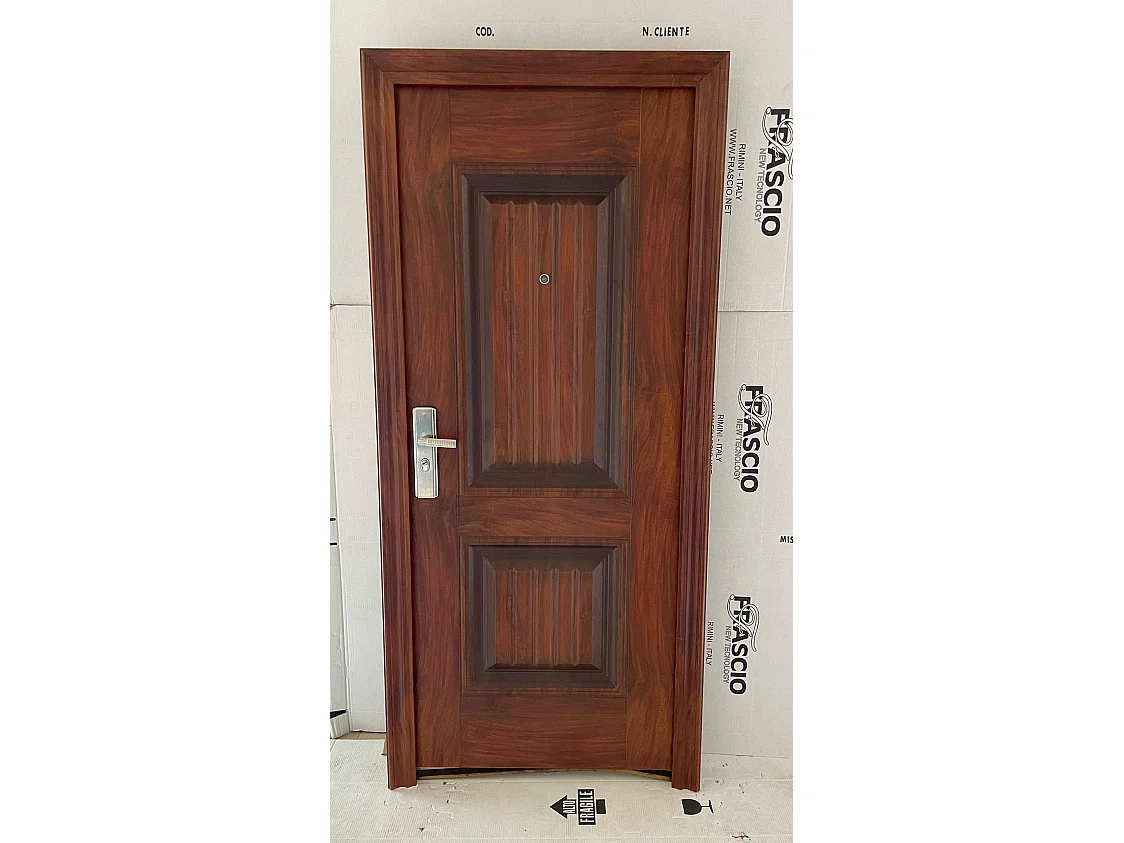 Eingangstür Modell 35 in der Farbe Braun, rechte Ausführung