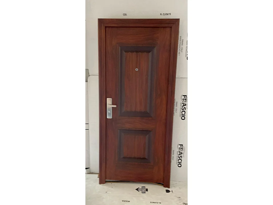 Eingangstür Modell 35 in der Farbe Braun, rechte Ausführung