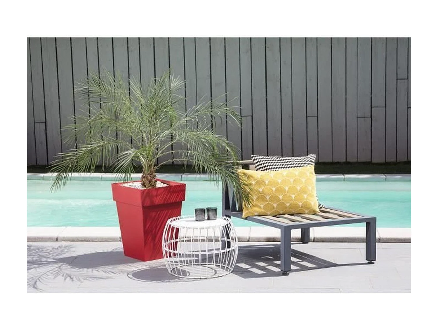 Pot de fleur carré Toscane 51 L - 39 x 39 x hauteur 53 cm - Résistant gel et UV - Rouge rubis